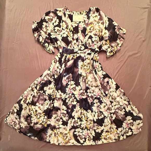 Y2K Vintage Black/Cream Ruffled Floral Midi Dress w/Flutter Sleeves Size Small - Picture 2 of 10